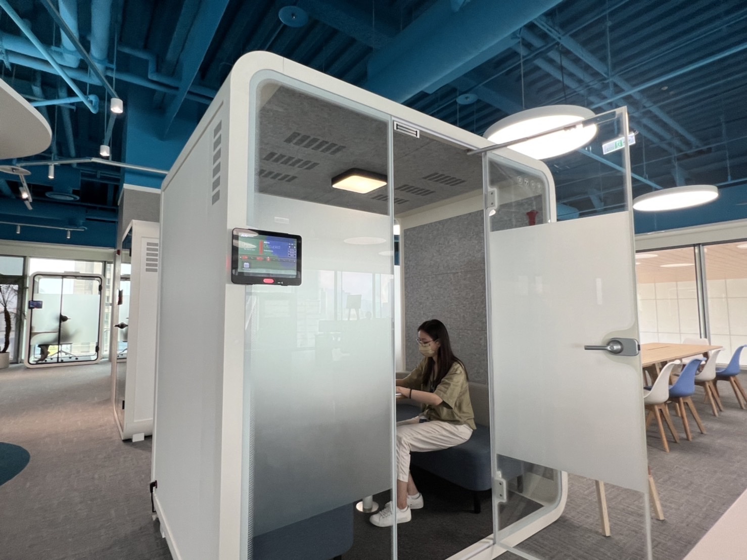 维多利亚老品牌vic高雄據點的智慧行動辦公艙，展現维多利亚老品牌vic在面板以外的研發應用軟實力